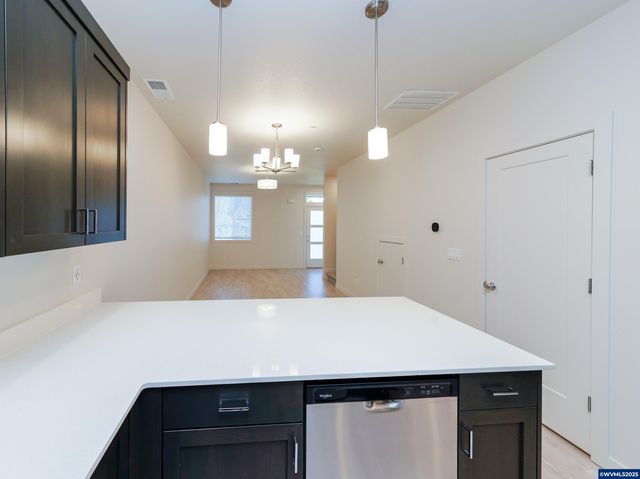 3857-3861 Village Center Dr SE, Salem, OR 97302