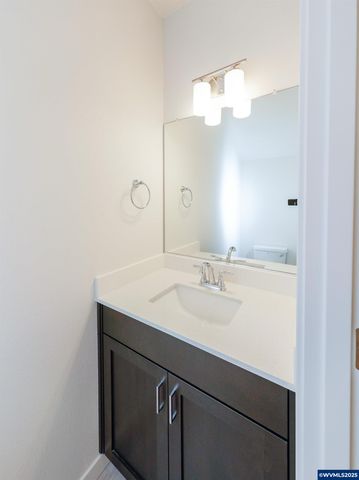 3857-3861 Village Center Dr SE, Salem, OR 97302