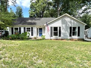 8208 Arrowsmith Lane, Charlotte, NC 28270