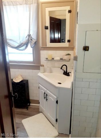 1512 Middle Avenue, Elyria, OH 44035