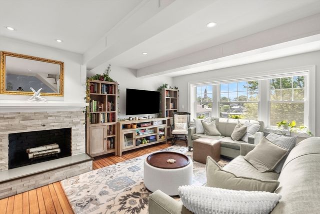 6 Colonial Court, Marblehead, MA 01945