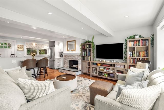6 Colonial Court, Marblehead, MA 01945