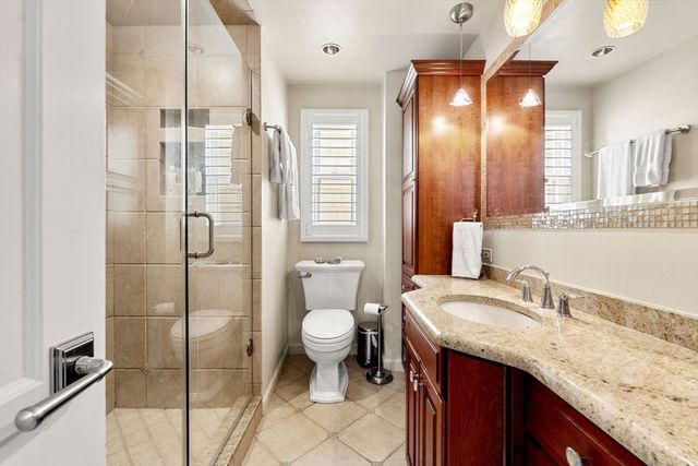 6 Colonial Court, Marblehead, MA 01945
