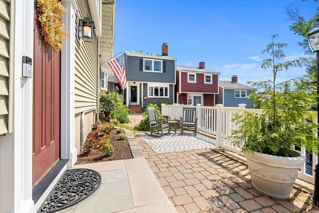 6 Colonial Court, Marblehead, MA 01945