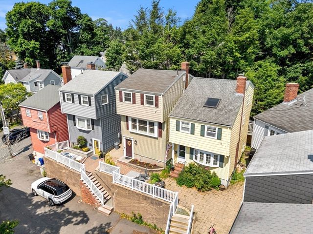 6 Colonial Court, Marblehead, MA 01945