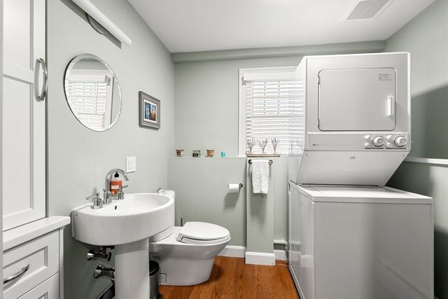 6 Colonial Court, Marblehead, MA 01945