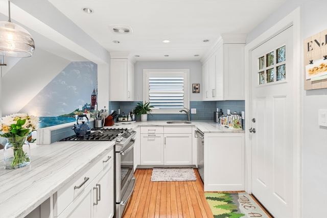 6 Colonial Court, Marblehead, MA 01945