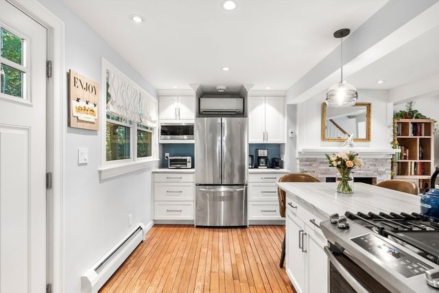 6 Colonial Court, Marblehead, MA 01945
