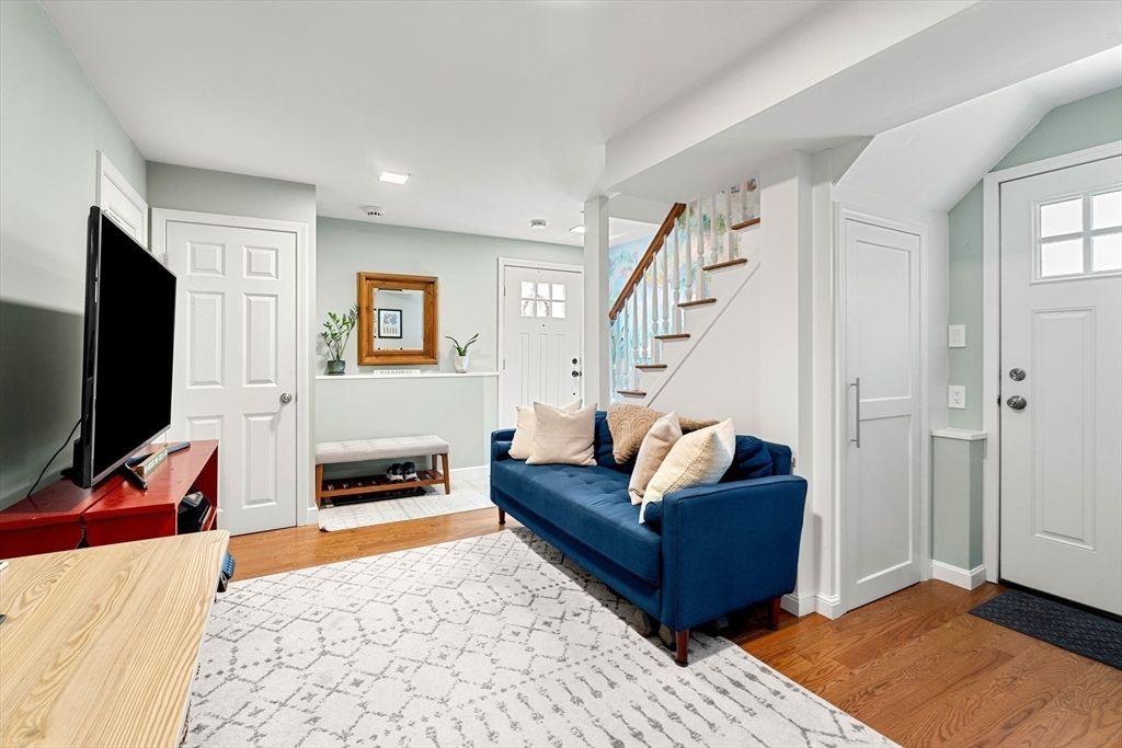 6 Colonial Court, Marblehead, MA 01945