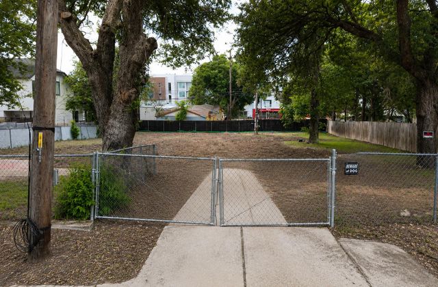2017 E 8th ST, Austin, TX 78702