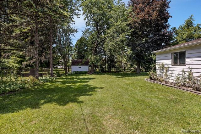 20432 Meridian Road, Grosse Ile, MI 48138