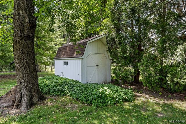 20432 Meridian Road, Grosse Ile, MI 48138