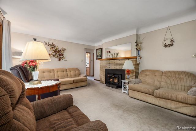 20432 Meridian Road, Grosse Ile, MI 48138
