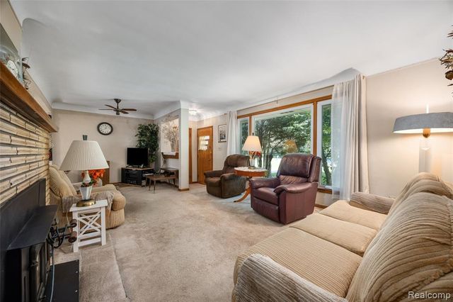 20432 Meridian Road, Grosse Ile, MI 48138
