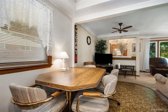 20432 Meridian Road, Grosse Ile, MI 48138