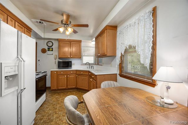 20432 Meridian Road, Grosse Ile, MI 48138