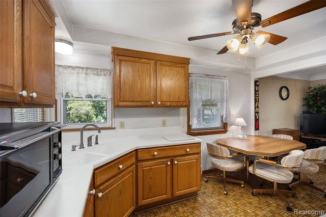 20432 Meridian Road, Grosse Ile, MI 48138