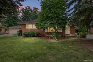 20432 Meridian Road, Grosse Ile, MI 48138