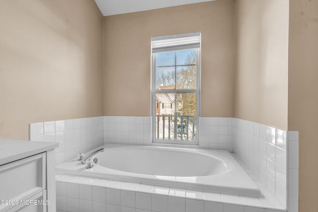 109 Daniele Drive 4605, Ocean Twp, NJ 07712