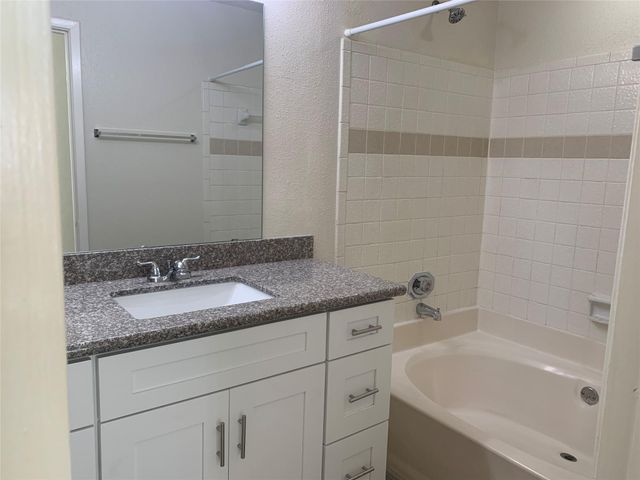 2710 Grants Lake Boulevard B5, Sugar Land, TX 77479