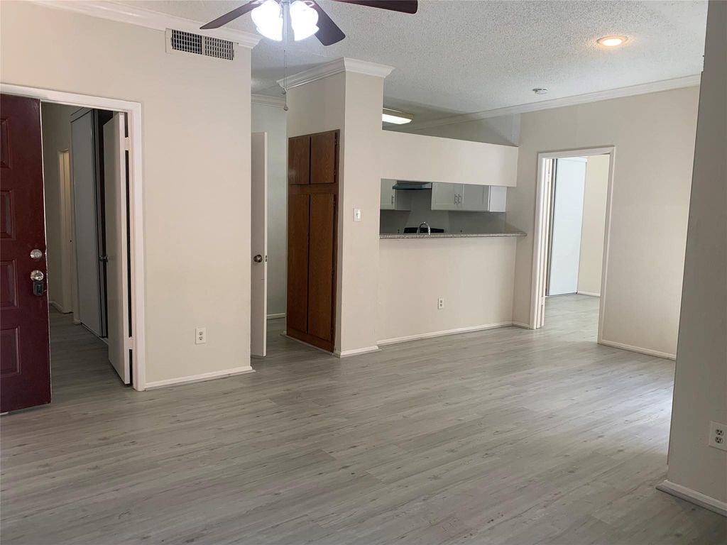 2710 Grants Lake Boulevard B5, Sugar Land, TX 77479