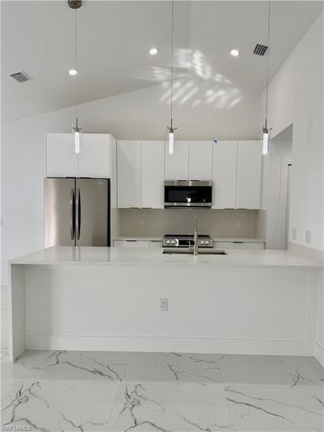 3611 21st ST SW, Lehigh Acres, FL 33976