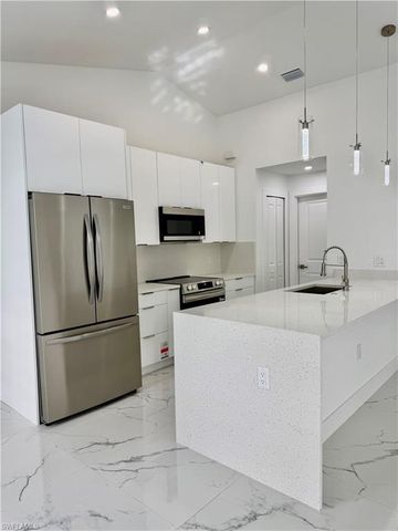 3611 21st ST SW, Lehigh Acres, FL 33976