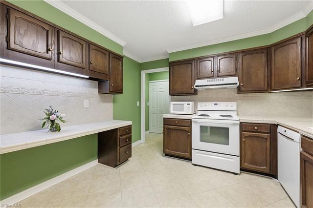 1021 Benjamin Parkway, Greensboro, NC 27408