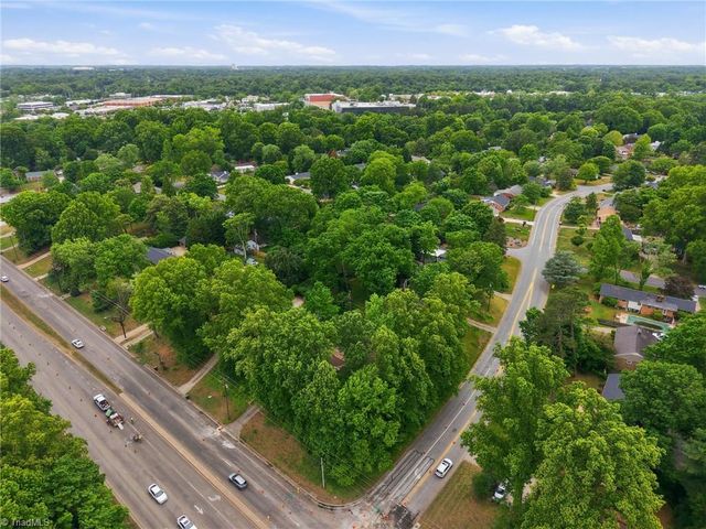 1021 Benjamin Parkway, Greensboro, NC 27408