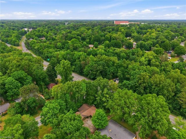 1021 Benjamin Parkway, Greensboro, NC 27408