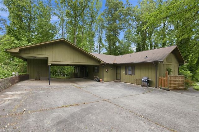 1021 Benjamin Parkway, Greensboro, NC 27408