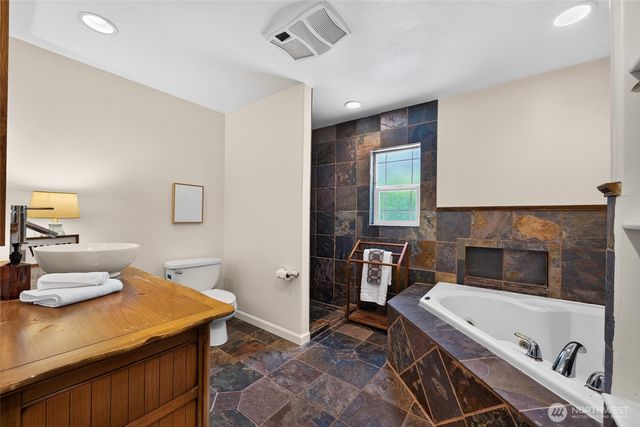 18350 Evanston Avenue N, Shoreline, WA 98133
