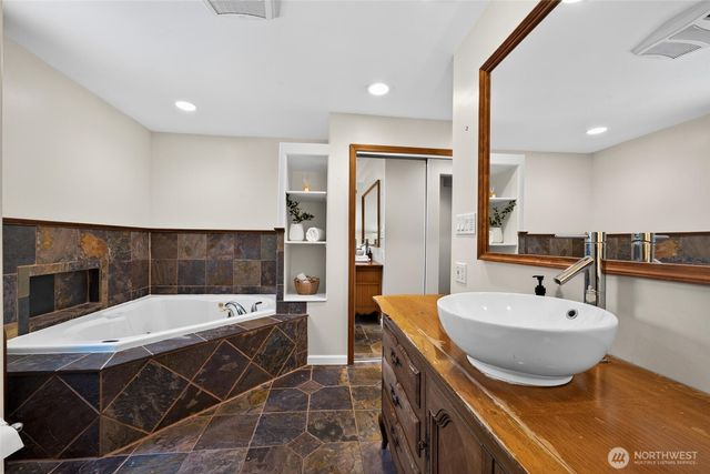18350 Evanston Avenue N, Shoreline, WA 98133