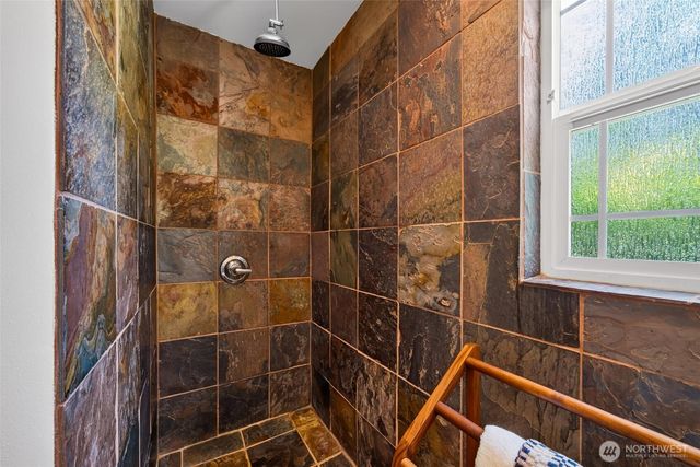 18350 Evanston Avenue N, Shoreline, WA 98133