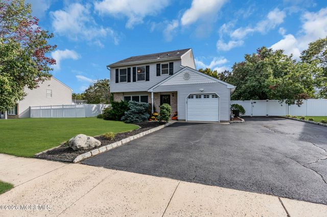 8 Partridge Lane, Howell, NJ 07731