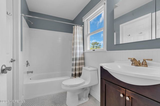 8 Partridge Lane, Howell, NJ 07731
