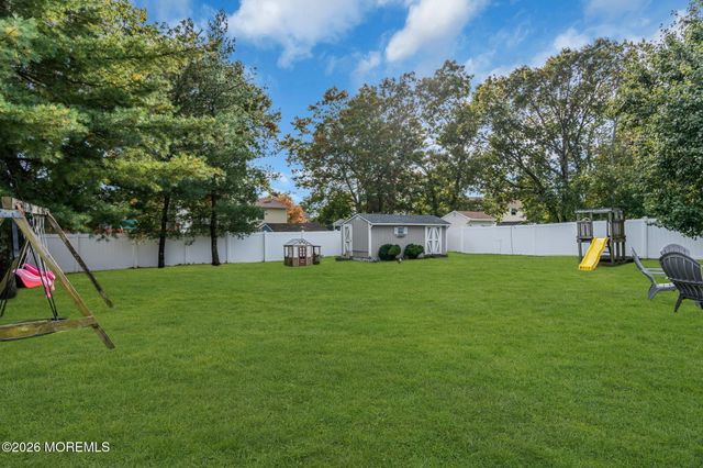 8 Partridge Lane, Howell, NJ 07731
