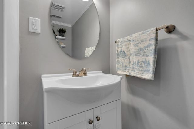 8 Partridge Lane, Howell, NJ 07731