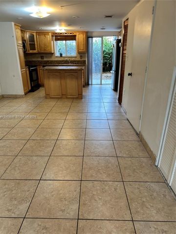 551 NW 82nd Ave 502, Miami, FL 33126