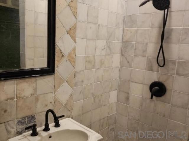 4862 Voltaire, San Diego, CA 92107