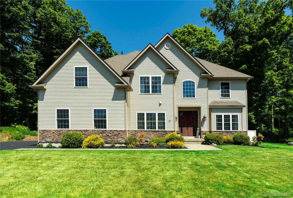 37 Biltmore Drive, Hopewell Junction, NY 12533
