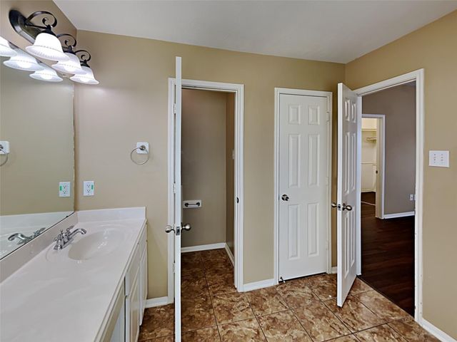 1927 Makenna Lane, Houston, TX 77049