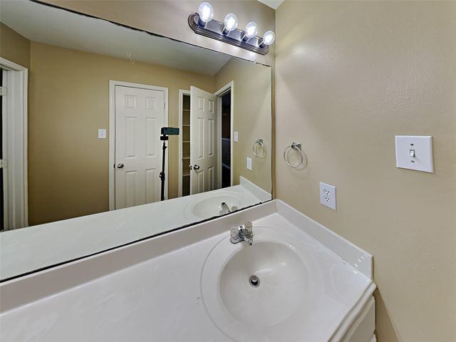 1927 Makenna Lane, Houston, TX 77049