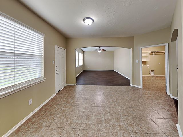 1927 Makenna Lane, Houston, TX 77049