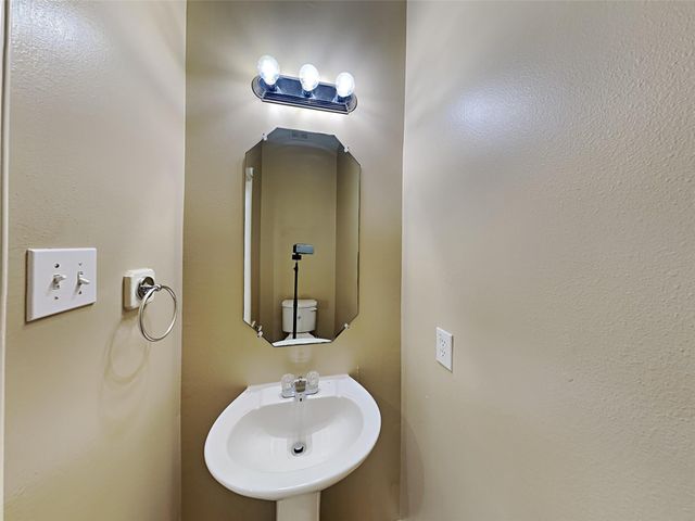 1927 Makenna Lane, Houston, TX 77049