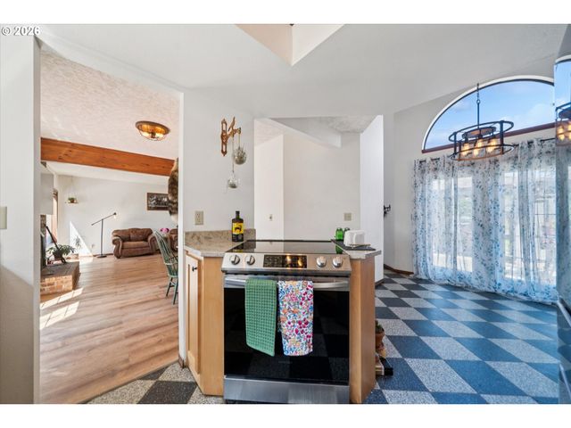 22470 Se NAOMI Dr, Damascus, OR 97089