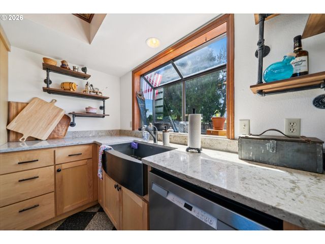 22470 Se NAOMI Dr, Damascus, OR 97089