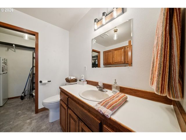 22470 Se NAOMI Dr, Damascus, OR 97089