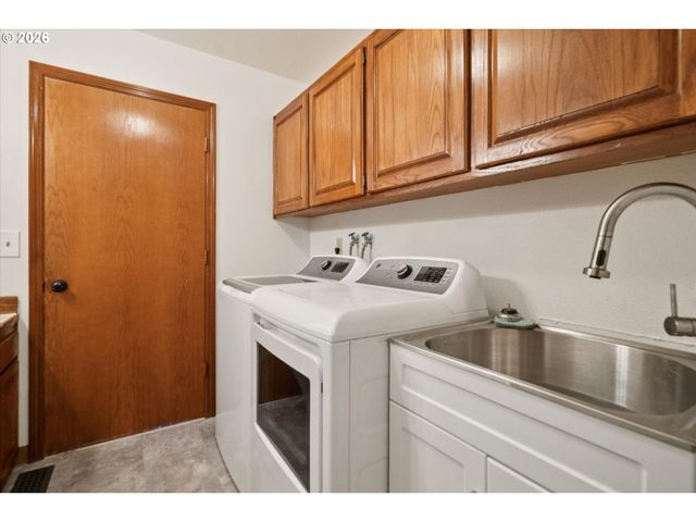 22470 Se NAOMI Dr, Damascus, OR 97089