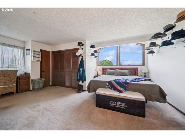 22470 Se NAOMI Dr, Damascus, OR 97089